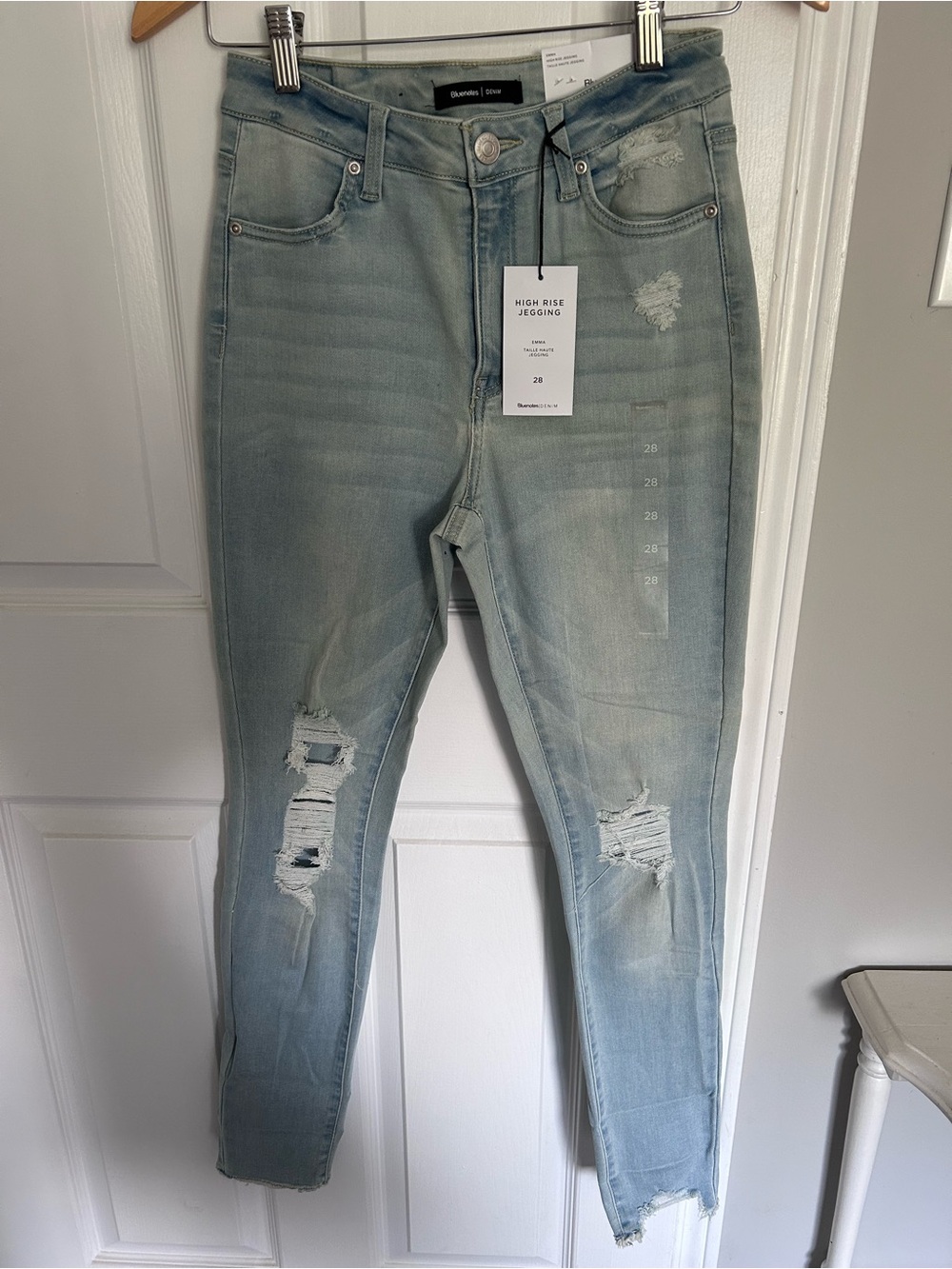 BNWT Bluenotes Emma High-Rise Distressed Jegging